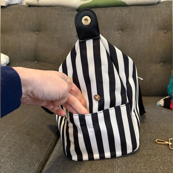 Alice + Olivia black&white positano striped weekend/duffel bag - Picture 6 of 8